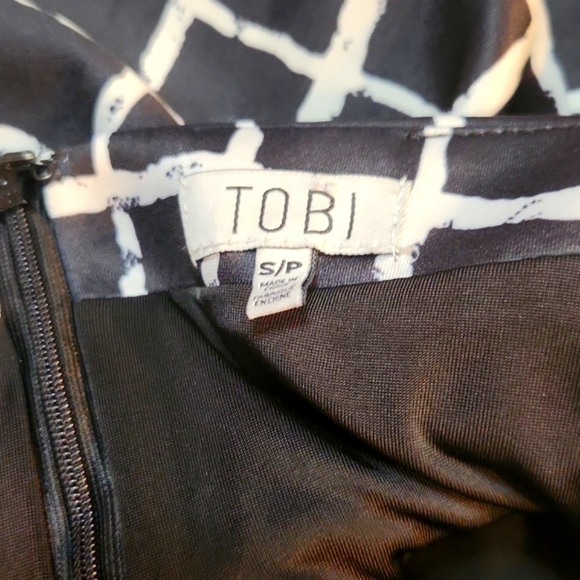 Black and White Checkard Peplum Backless Top - Picture 7 of 9